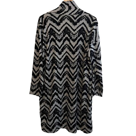 😊 3/$30
NWT 1X Long Knit Cardigan by Brittany Black grey/black chevron pattern - Picture 2 of 13